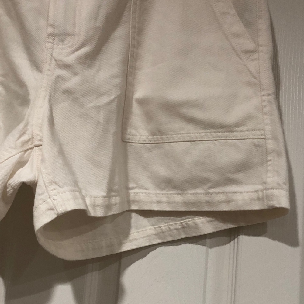 Women's White Elastic Waist Shorts - Picture 7 of 12